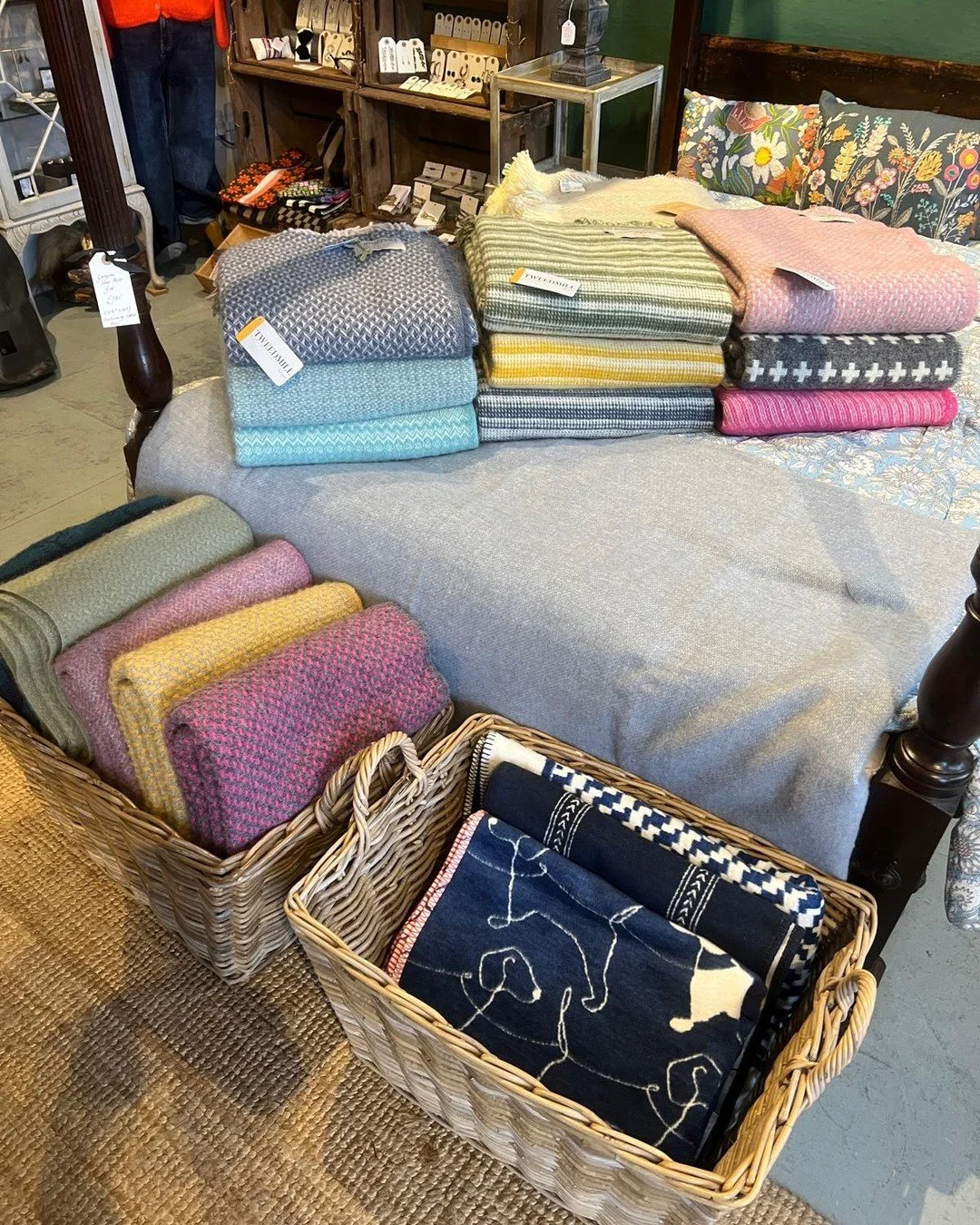 Blankets all stocked up - ready to get us through these cold weeks before the sun comes out 🤞😎

#theinneryard #independentgiftshop #shoplocaldevizes #smallshoplove #devizes #wiltshire #indiedevizes