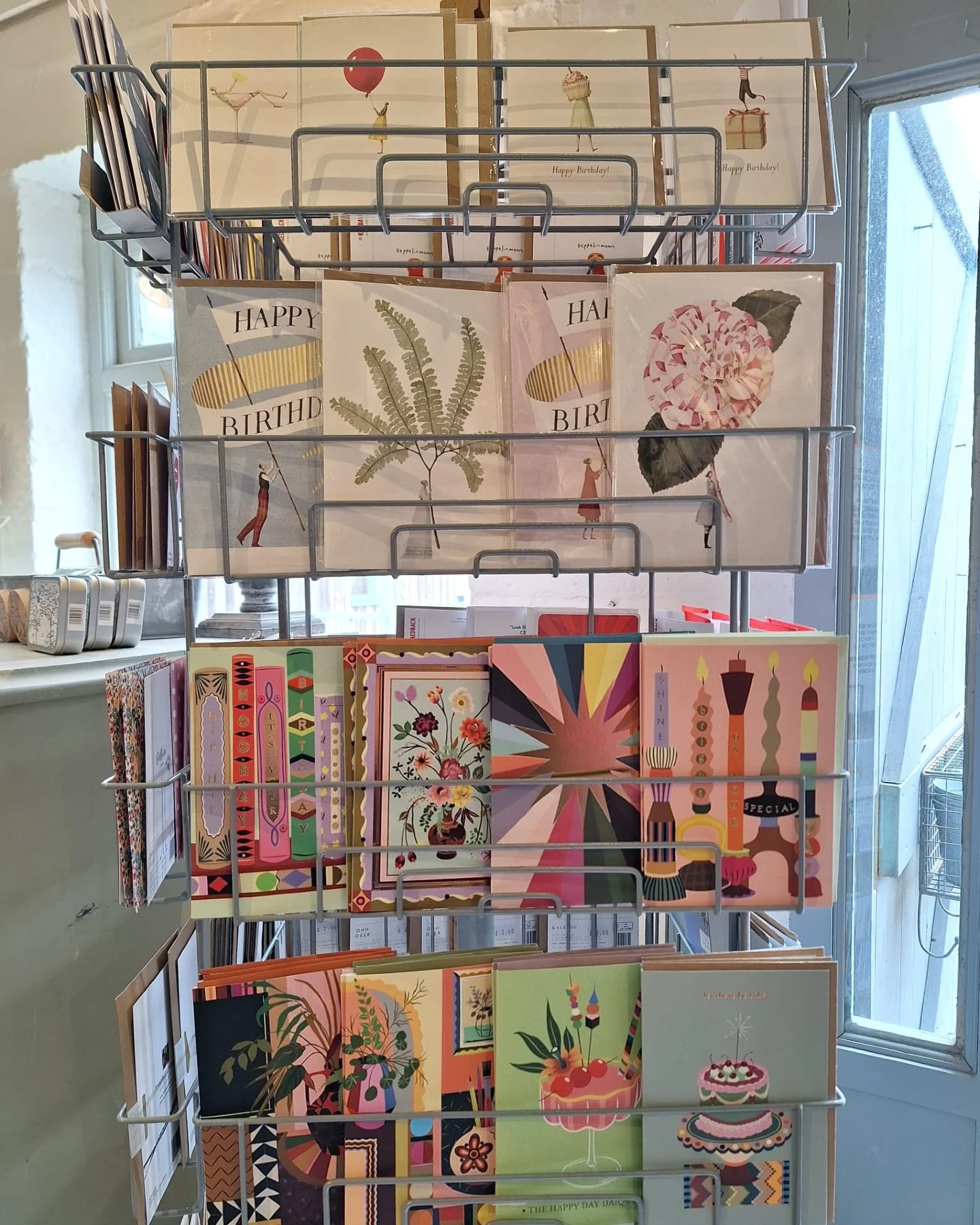 Pretty new cards 😍 (all nice and tidy too - thanks Liz!)

#theinneryard #independentgiftshop #shoplocaldevizes #devizes #wiltshire