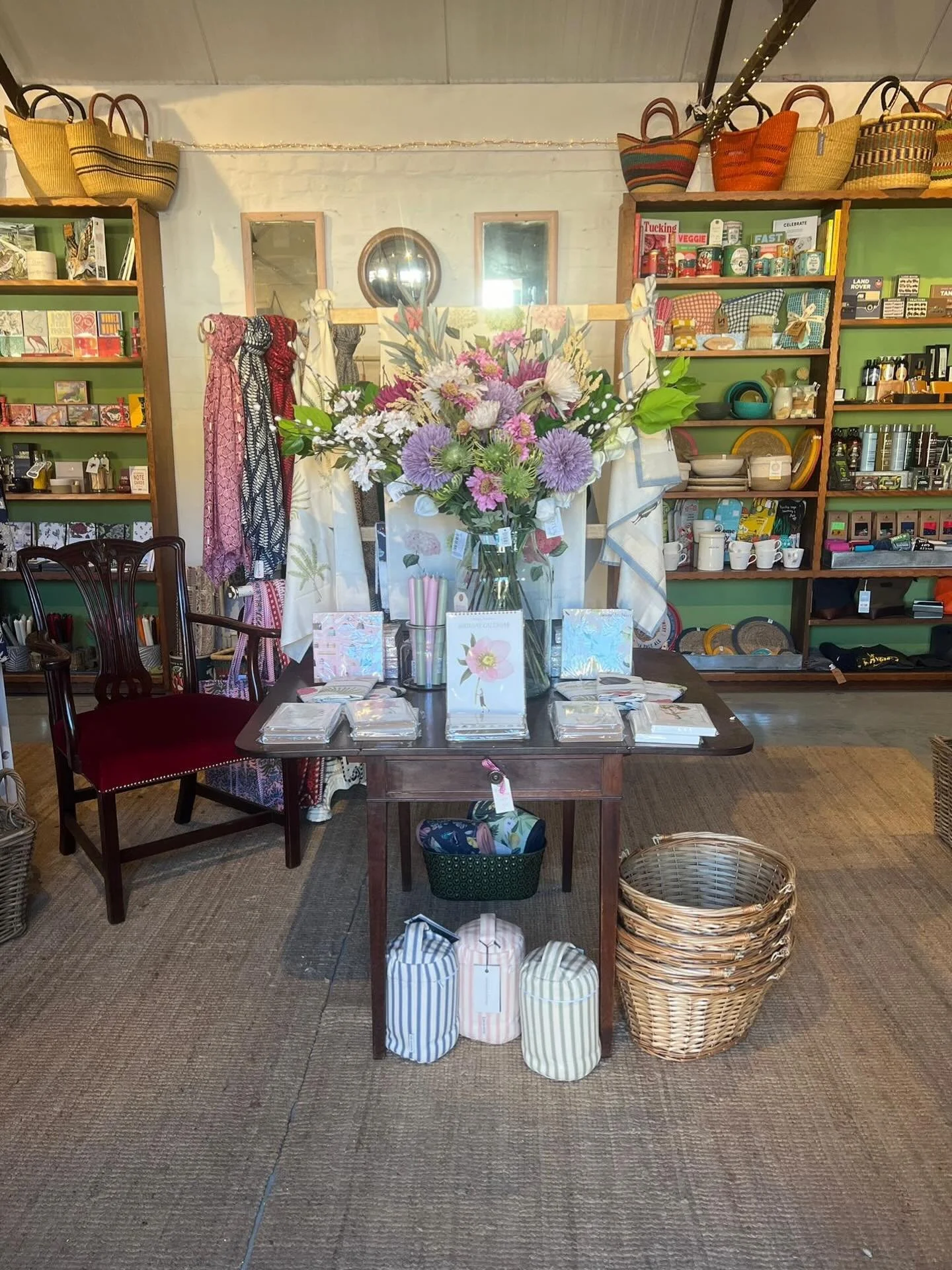 Beth took a few snaps on her way in this morning - stopping off to capture how beautiful it is around here and of course how beautiful it is in the shop too 😬🥰 

#wiltshireviews #salisburyplain #urchfont