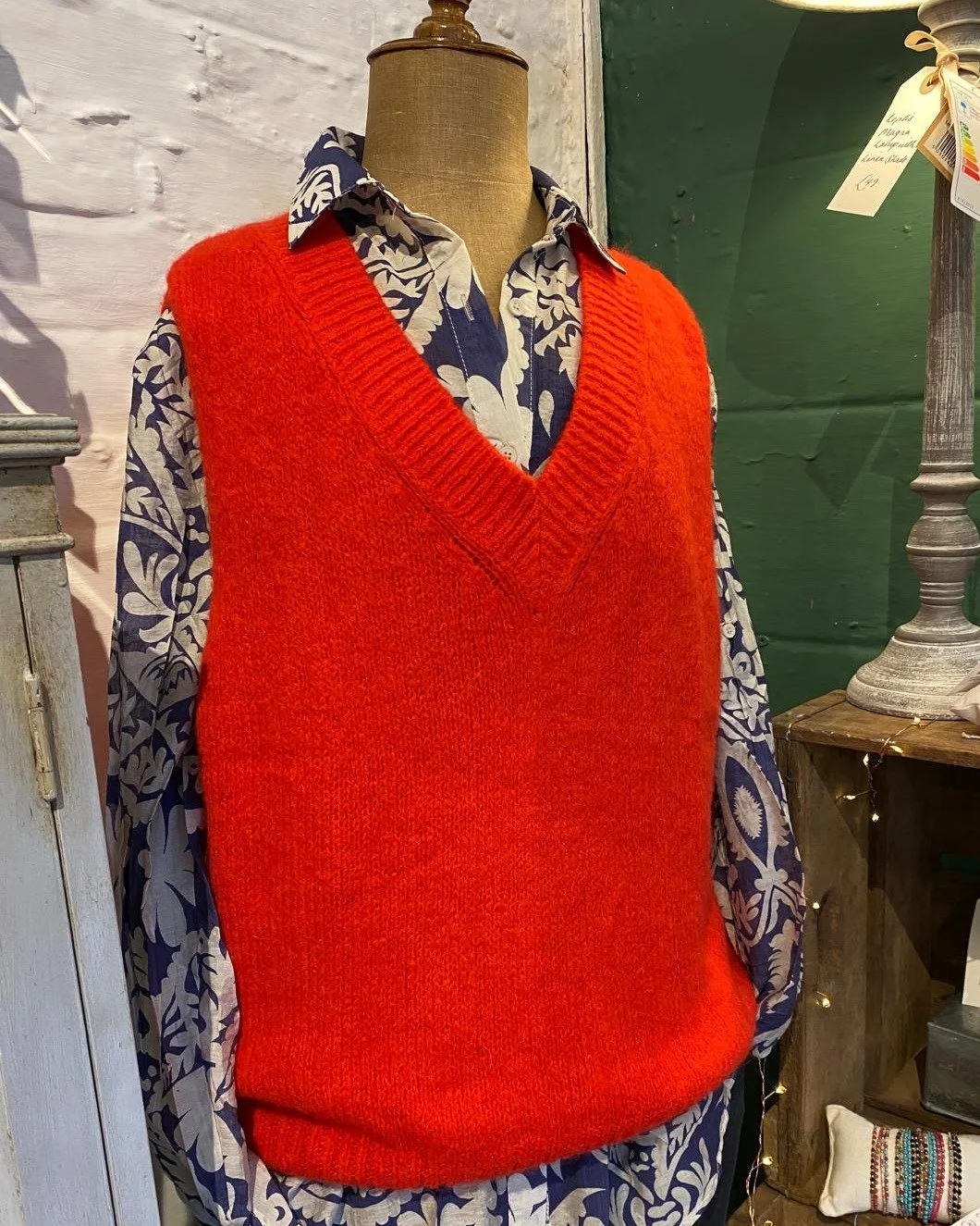 A few of the new bits we've had in recently - lovely spring colours but still nice and warm! 

#theinneryard #independentgiftshop #shoplocaldevizes #devizes #wiltshire