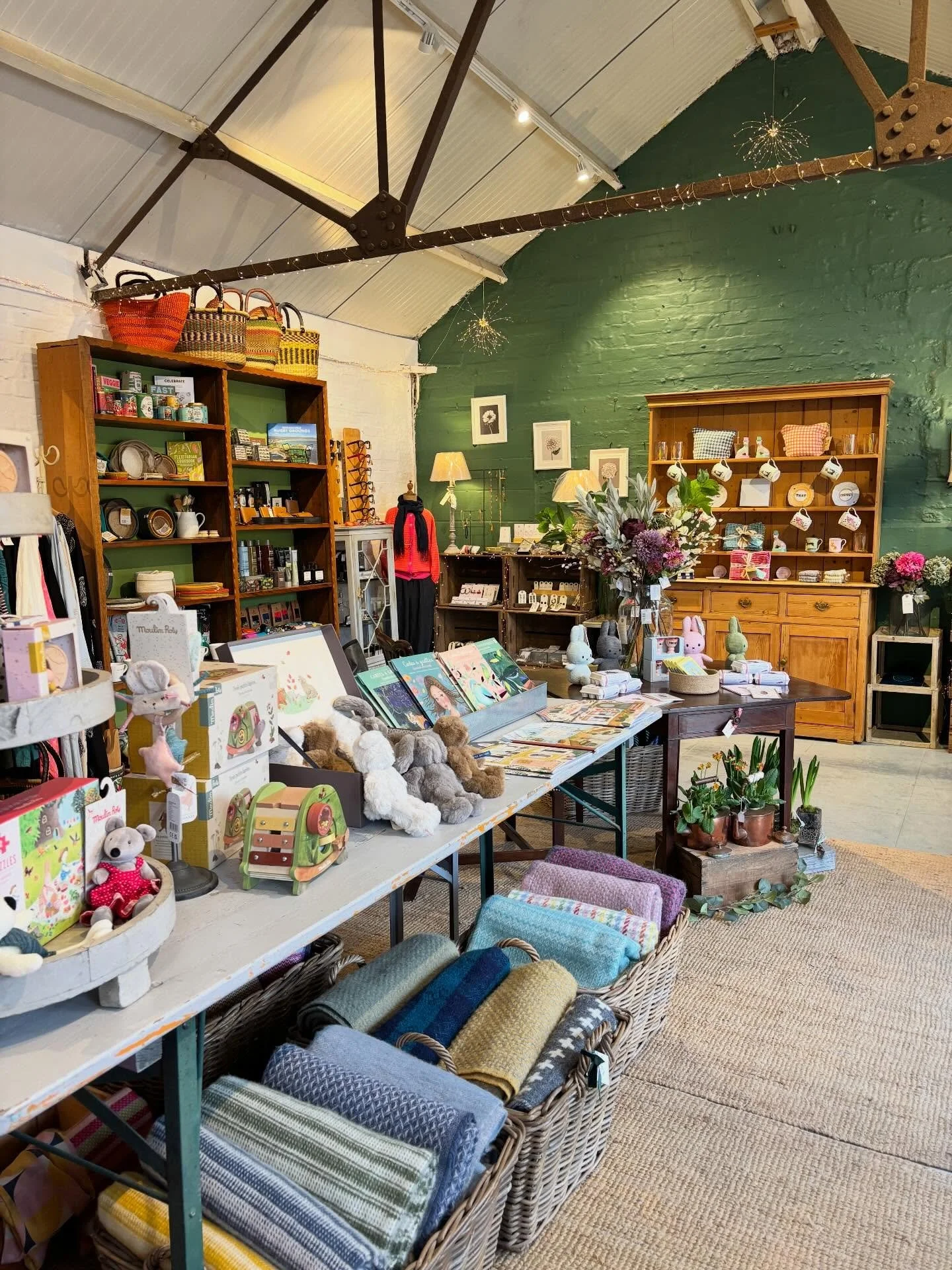Thanks for a lovely busy sunny Saturday - what a gorgeous day. Spring time outside and inside the shop 🌸🌼🌺

#theinneryard #independentgiftshop #shoplocaldevizes #devizes #wiltshire