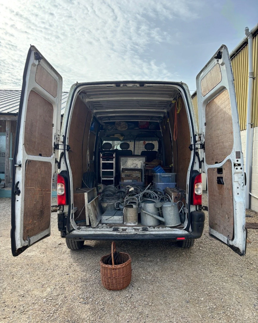I do love having a look in the back of Beth's van - you just never know what she is going to turn up with. This was a particuarly pleasing delivery - old watering cans are very photogenic! 

#theinneryard #independentgiftshop #shoplocaldevizes #deviz