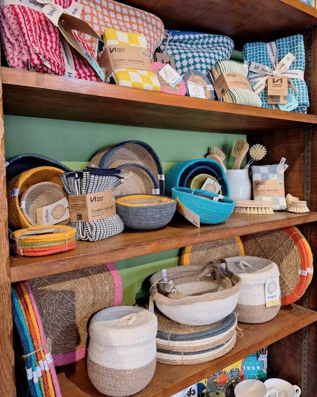 We've had another delivery of tablemats so our homey area is nice and full again. Lots of natural materials, and lots of lovely colour too!

#theinneryard #independentgiftshop #shoplocaldevizes #devizes #wiltshire