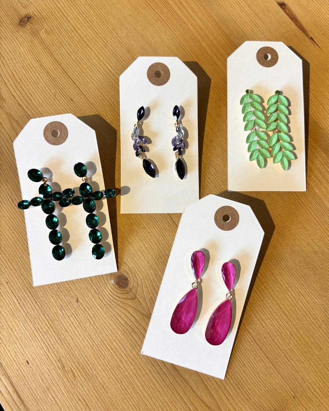 If you are looking for a statement earring you know where to come! Some of the new additions to our impressive (if we say so ourselves!) range! ✨

#theinneryard #independentgiftshop #shoplocaldevizes #devizes #wiltshire