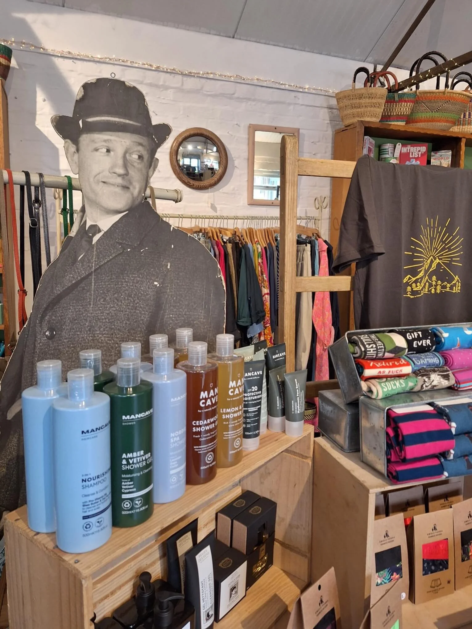Look who has been allowed down from the loft for their annual outing!! Father&rsquo;s Day is on the 21st June so pop in and meet them while you can (oh and see some of our lovely gifts and cards too!) 

#theinneryard #independentgiftshop #shoplocalde