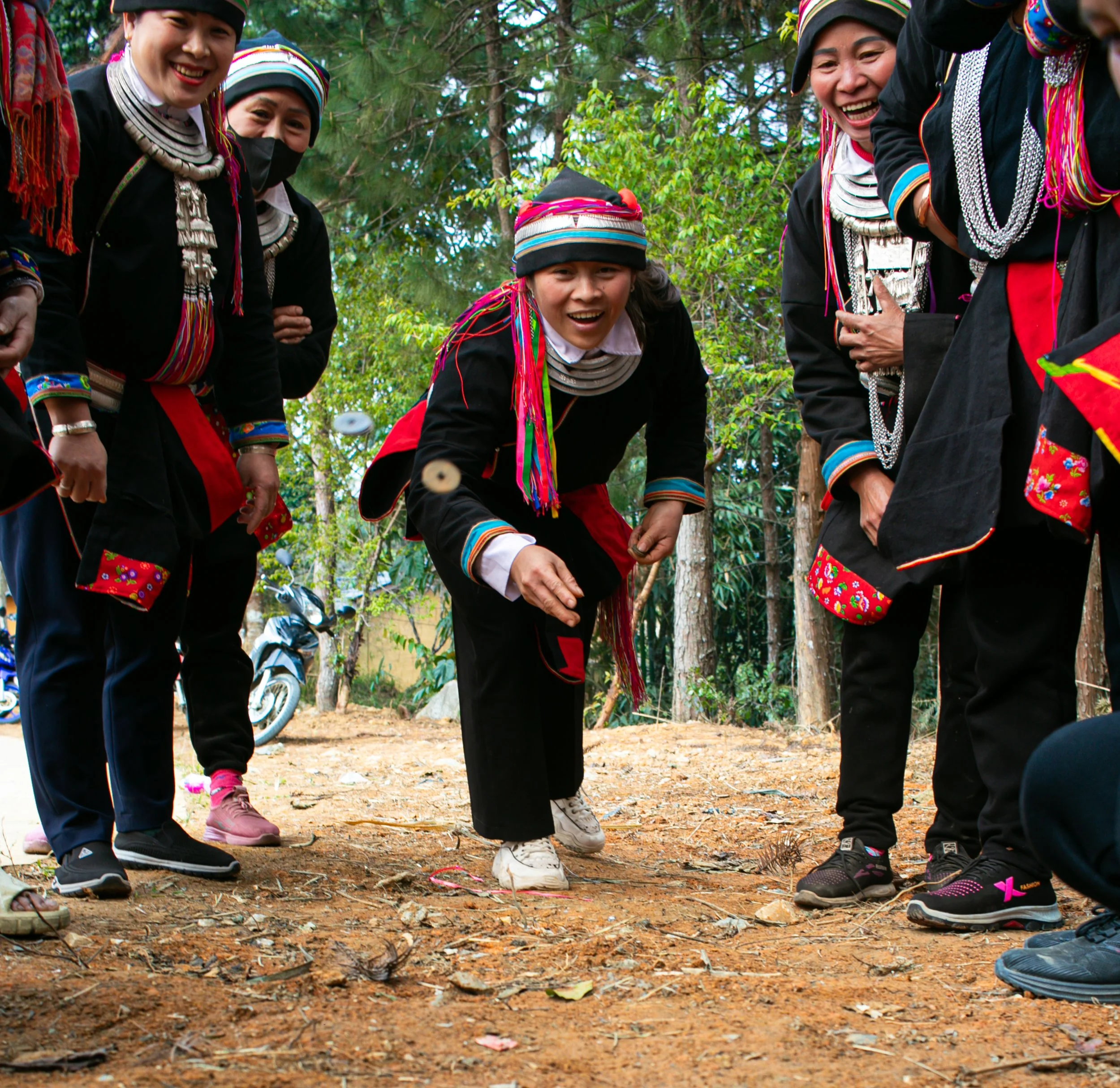 Coin toss at a Dao festival