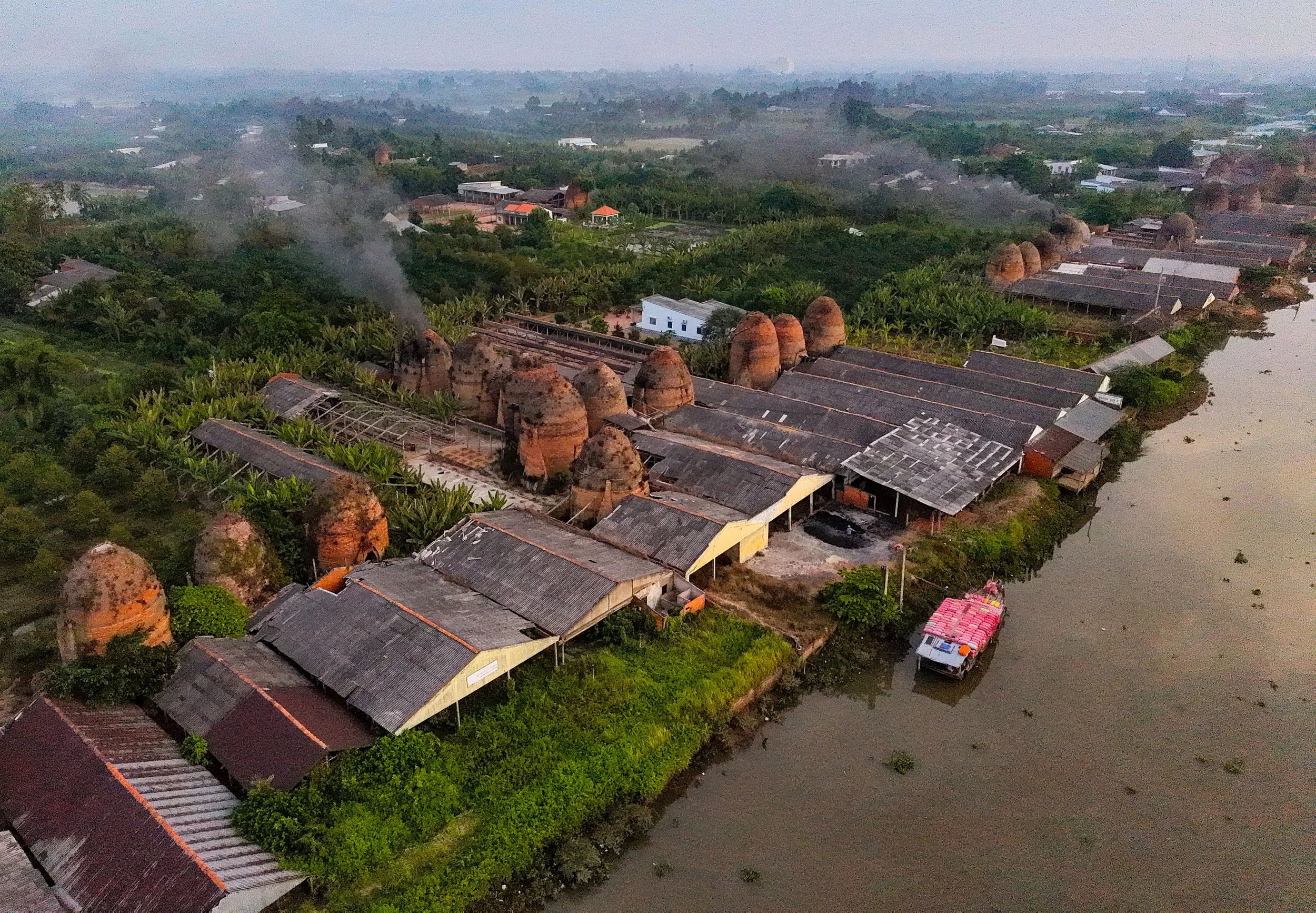 Mang Thit brick factory