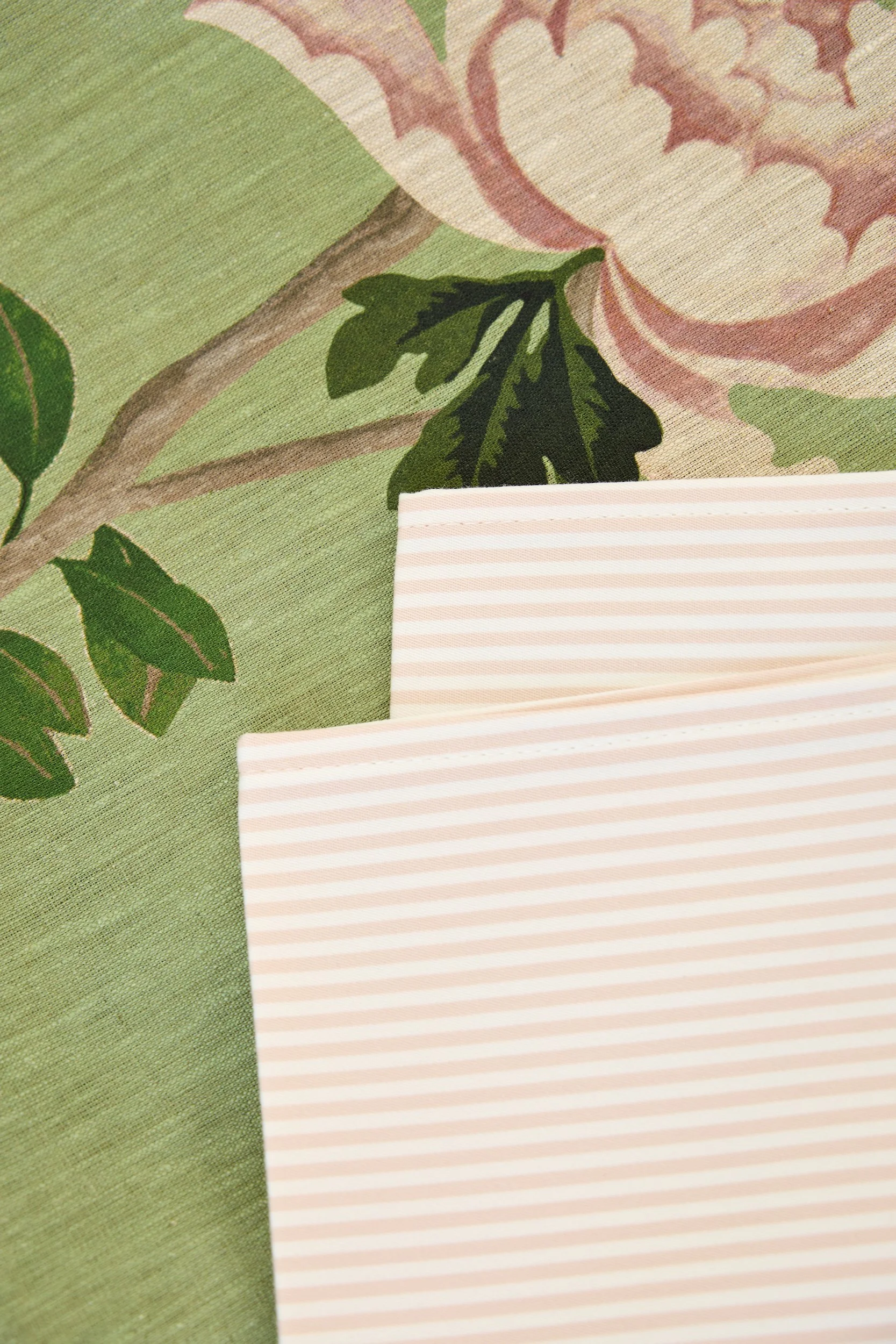 petal-napkins--linen-suby-studio.jpg