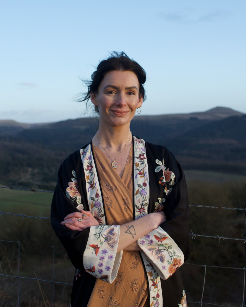 Curious about1:1 somatic therapy? Find out more about how to work with me