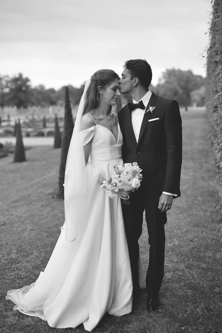 Hampton Court Palace wedding photography by Brett Harkness