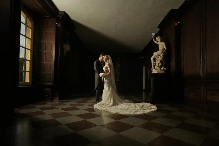 Hampton Court Palace wedding photography by Brett Harkness