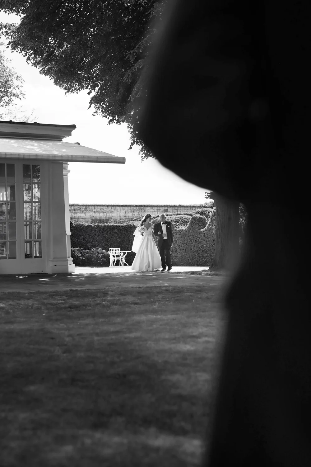 Hampton Court Palace wedding photography by Brett Harkness