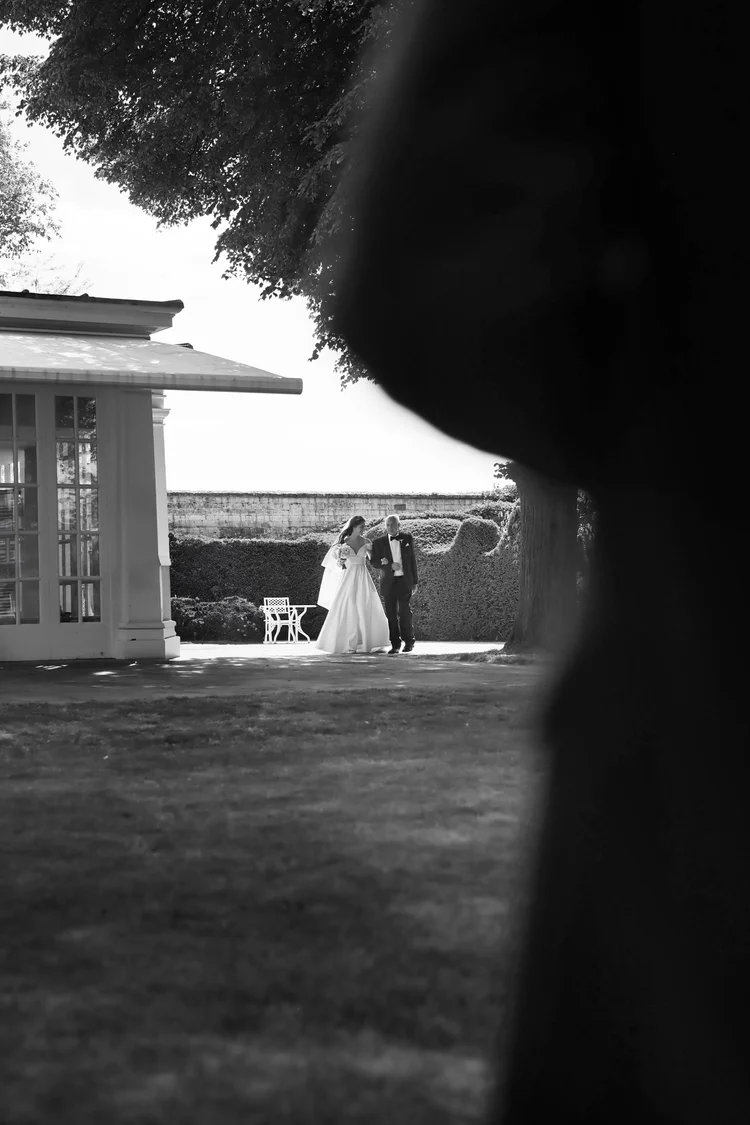 Hampton Court Palace wedding photography by Brett Harkness