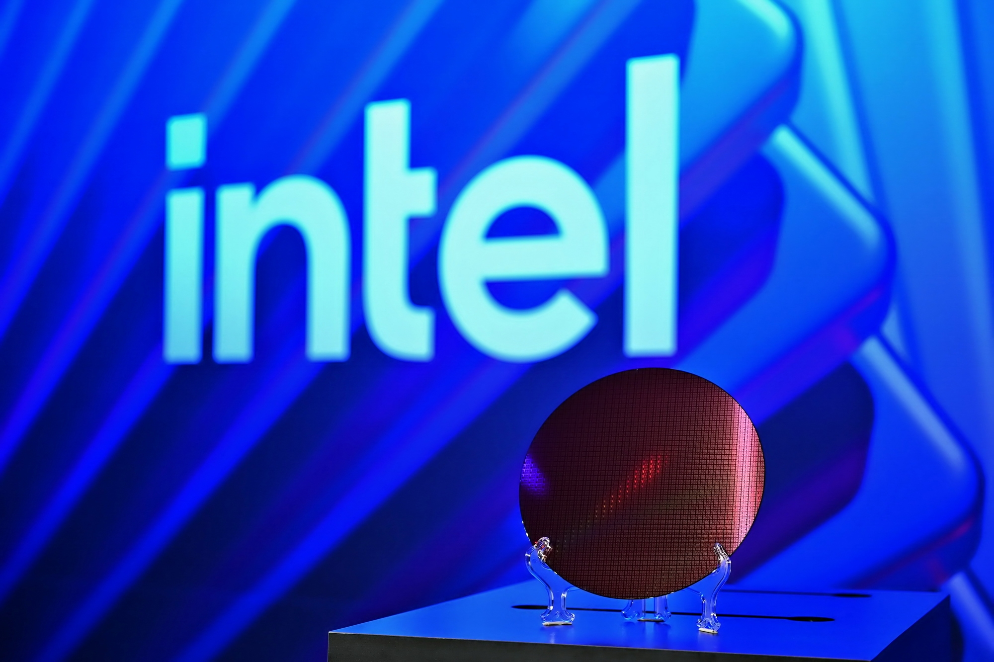 Intel 14A Gains Momentum As Cadence Expands Foundry Partnership