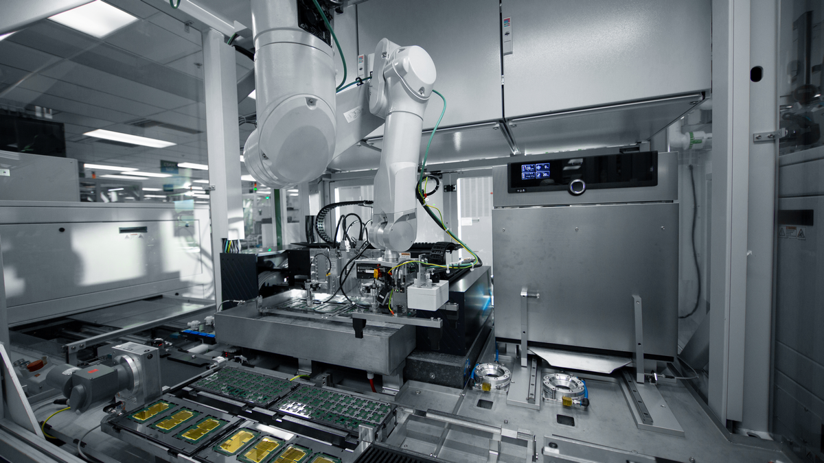 Intel Claims It Is Only a Few Percent Behind TSMC as High NA EUV Becomes Key to 14A