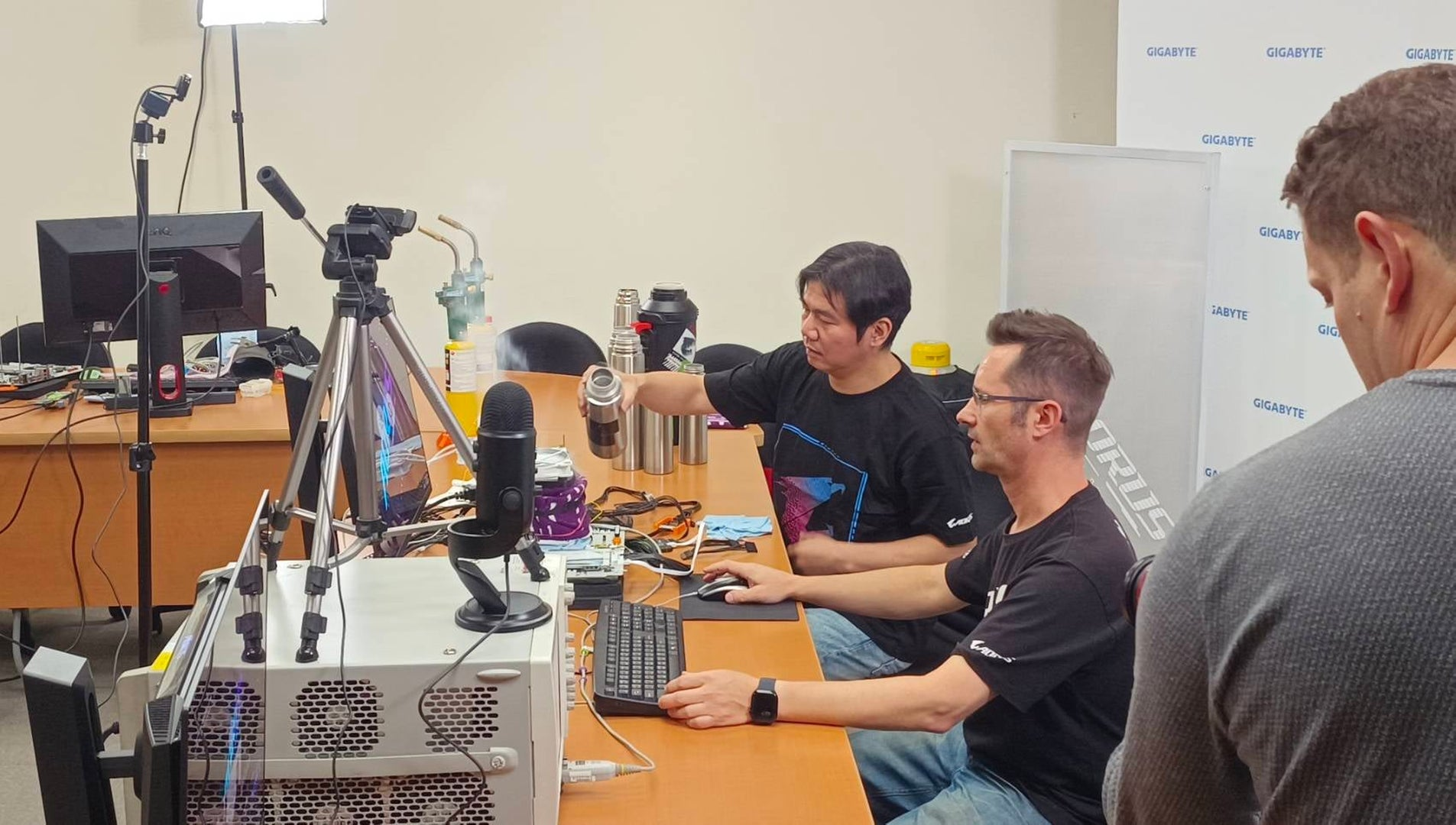 Back To Back DDR5 World Records: Sergmann Breaks Saltycroissant’s Fresh Record With an Incredible 13,530 MT/s