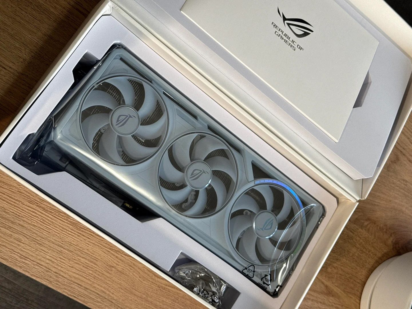 User Gets Free ROG Astral RTX 5080 From Amazon Even After Refund