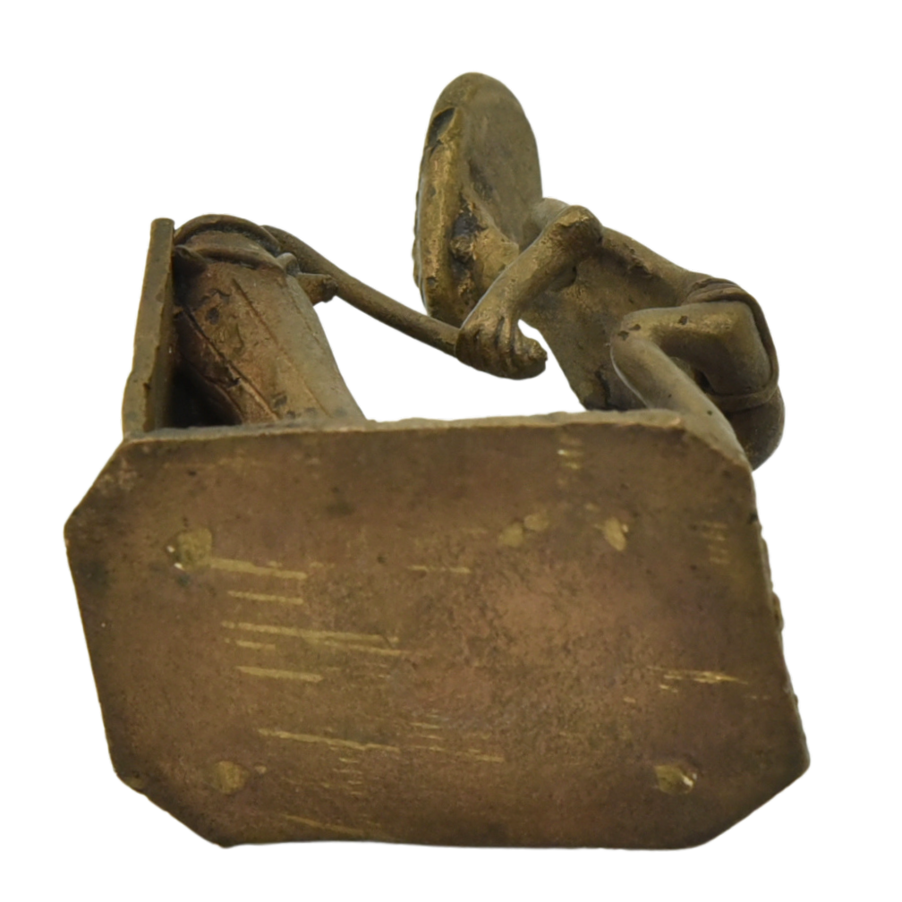 Antique Ashanti bronze gold weight view of bottom base.png