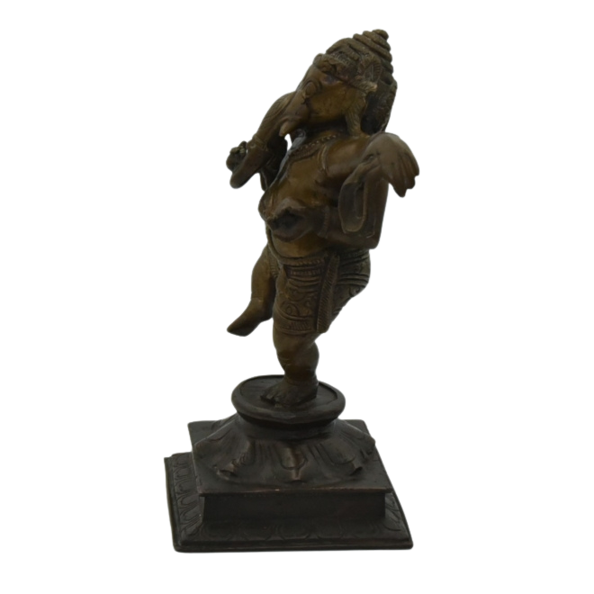 Antique bronze Ganesh statue dancing front view .png