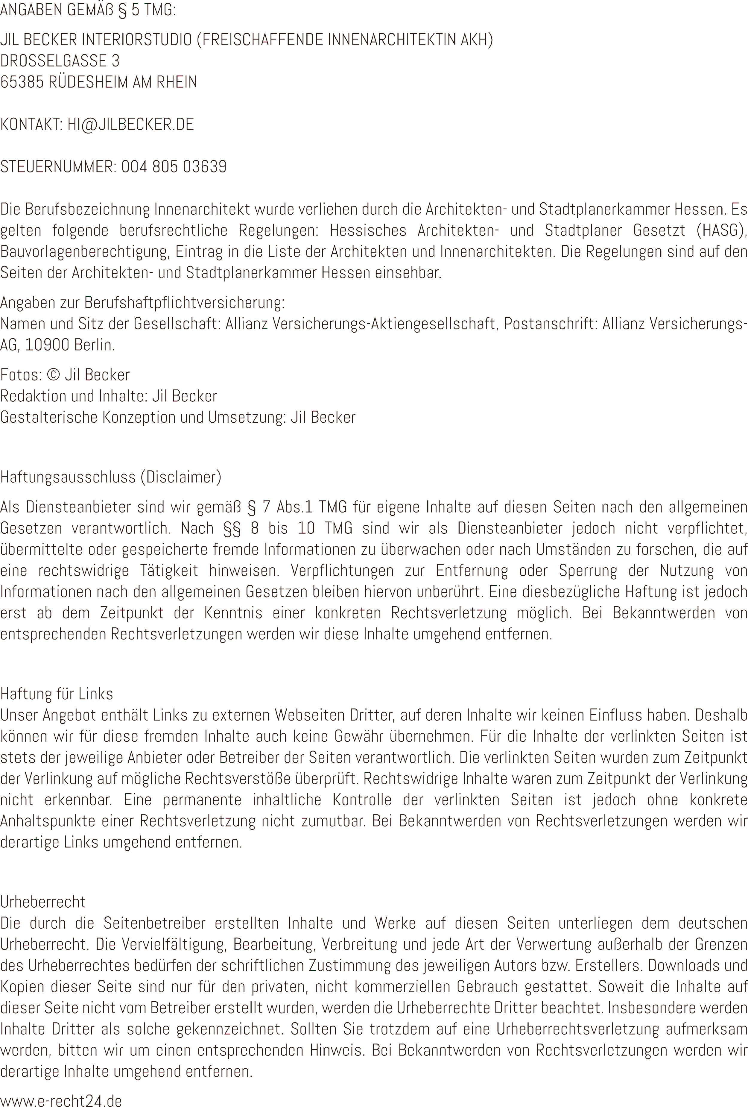 Ein Textabschnitt auf einer schwarzen Hintergrund mit roten Schrift, der Kontaktdaten, rechtliche Hinweise und Haftungsausschlüsse einer Person namens Jil Becker enthält, die im Innenarchitekturstudio tätig ist.