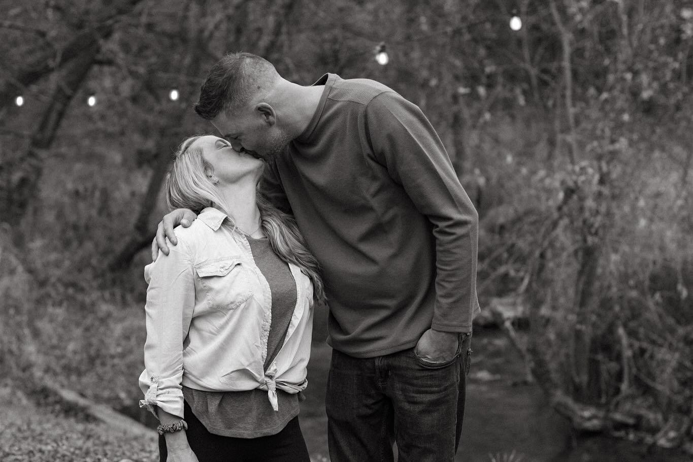Family photos in your own back yard hit a bit different. This space has been a labour of love so it felt extra meaningful to capture these moments there. 🥰