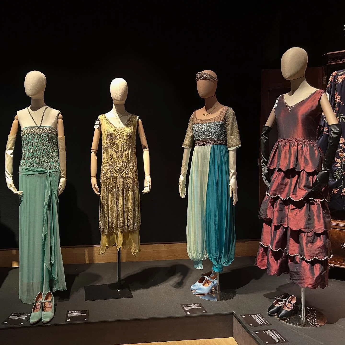 Can&rsquo;t believe I got to see costumes and props from Downton Abbey close up at the Bonhams exhibition 💫

As a huge Downton Abbey fan (I&rsquo;m still not over Sybil&rsquo;s death in series 3 😢) this was the perfect way to spend an afternoon. I 