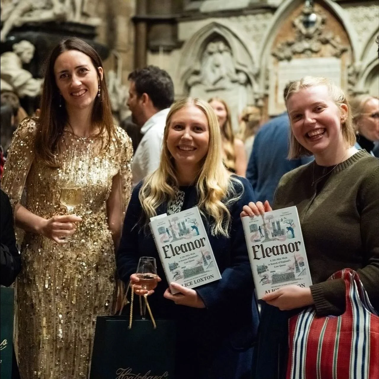 Such a treat celebrating @history_alice&rsquo;s book launch at Poet&rsquo;s Corner in Westminster Abbey!🥂

Eleanor: A 200-Mile Walk in Search of England&rsquo;s Lost Queen tells the fascinating story of Eleanor of Castile and the Eleanor Crosses. A 