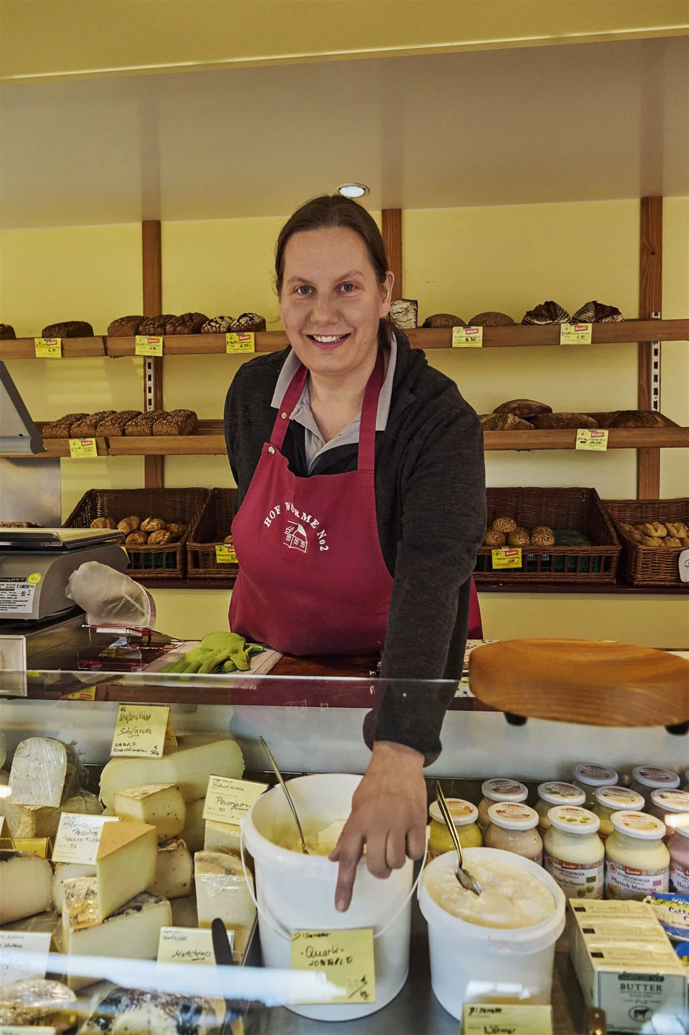 Käse/Brot Stand am Hofladen