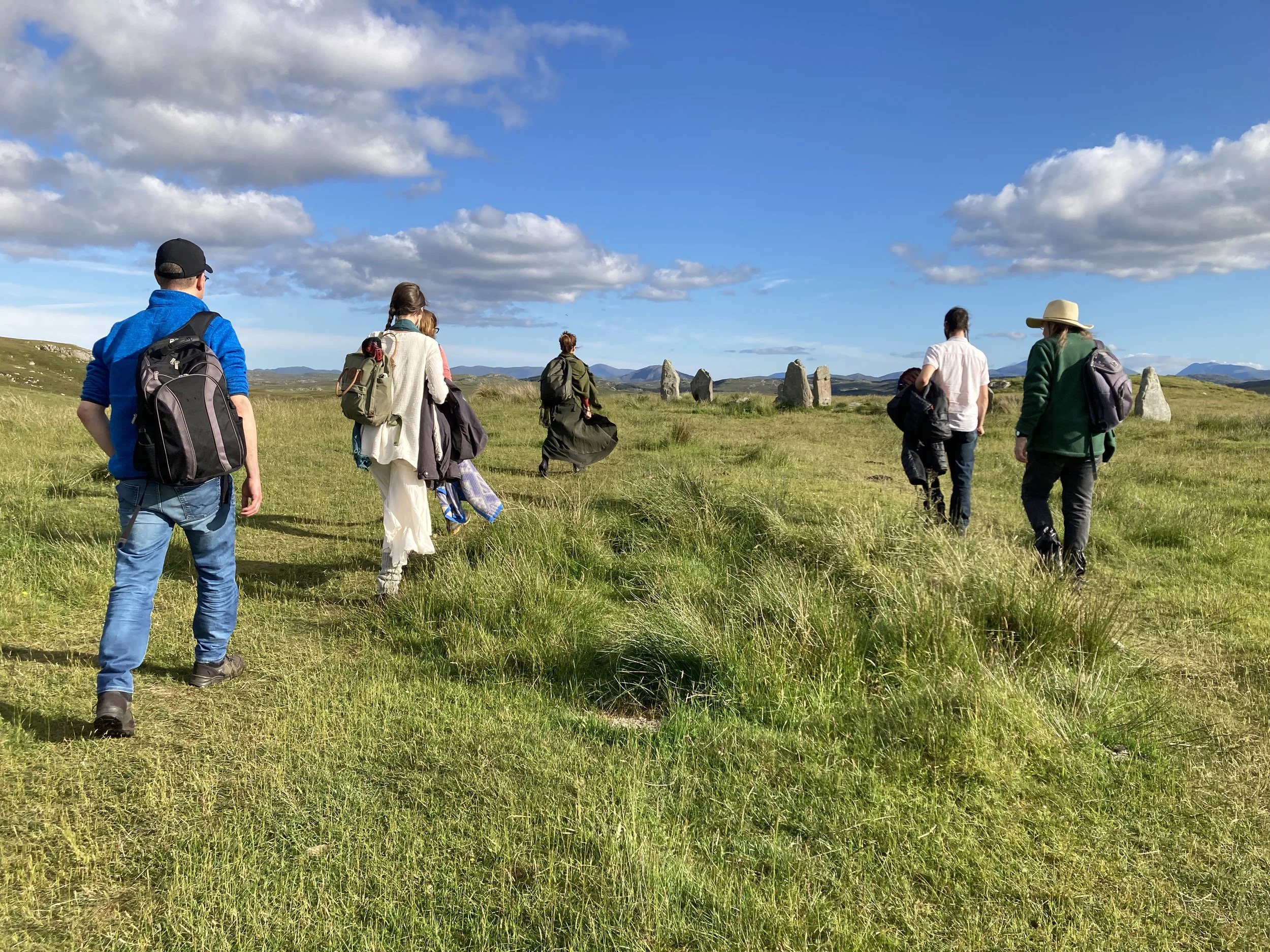 Shamaaninen Astrologia ei ole 'aurinkomerkki astrologiaa', vaan koko syntymäkartalta on löydettävissä paljon henkilökohtaisempaa tietoa kuin mitä pelkkä Auringon merkkisijainti voi kertoa.