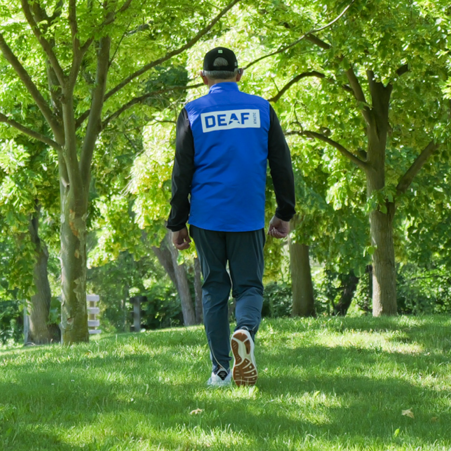 vest-blue-hiking-back-lifestyle.png