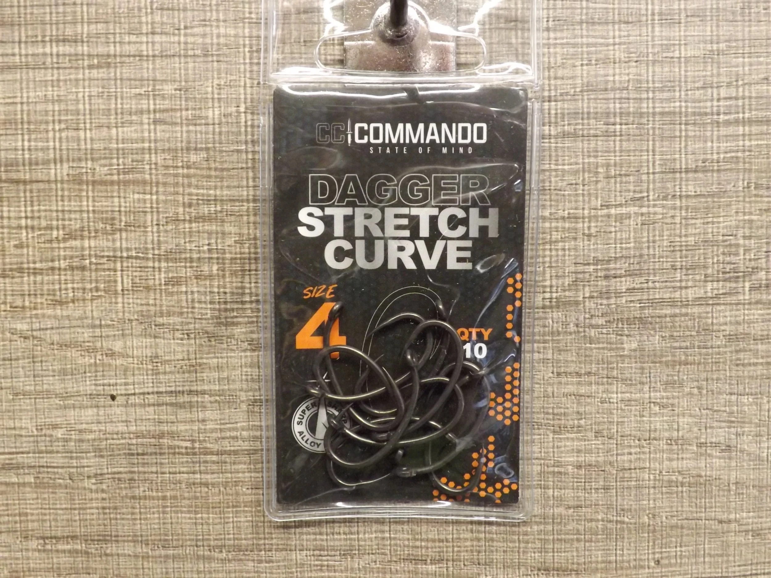 Dagger Stretched Curve Barbed Size 4