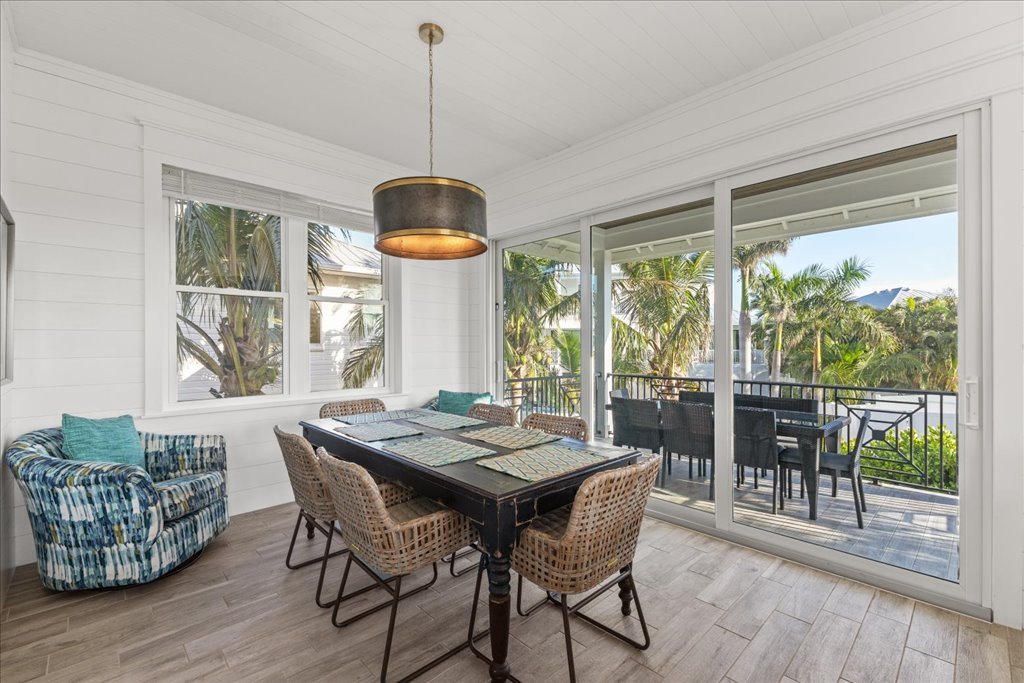32-Dining Room 1.jpg