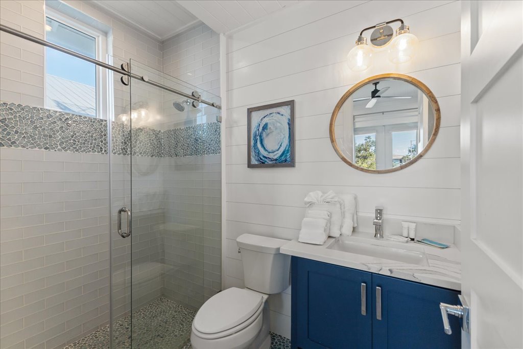 17-Bathroom 1.jpg