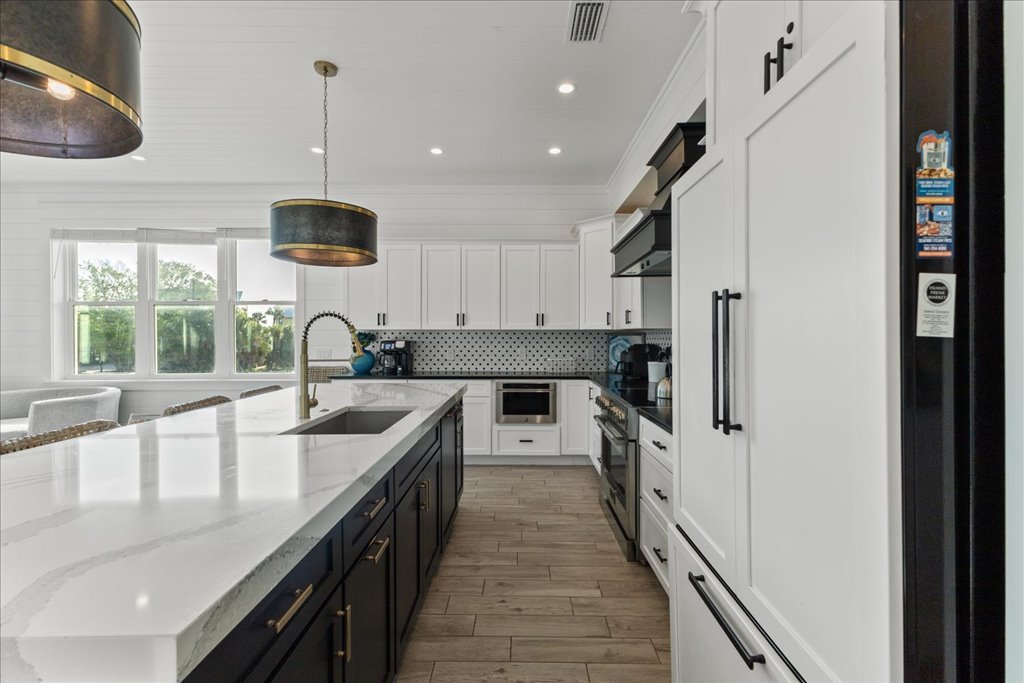 41-Kitchen 2.jpg