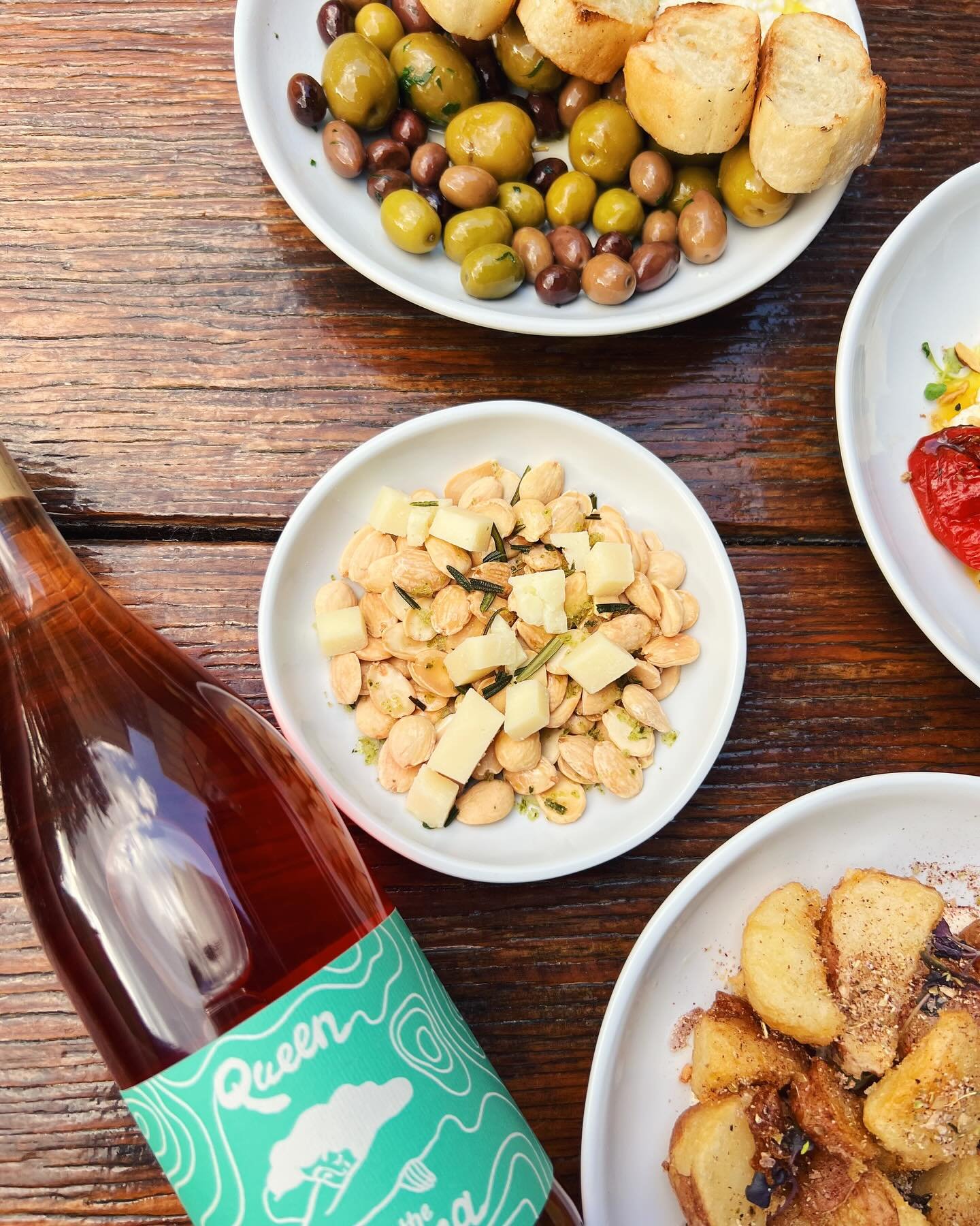 A perfect Friday afternoon looks a little like this on Georgia Ave&hellip;
Grab your friends, grab a bottle (or two or three) and order ALL THE BAR SNACKS!Because we all deserve more snack dinners in our lives! 

🫒 Warm Olives and Ricotta
🧀 Marcona