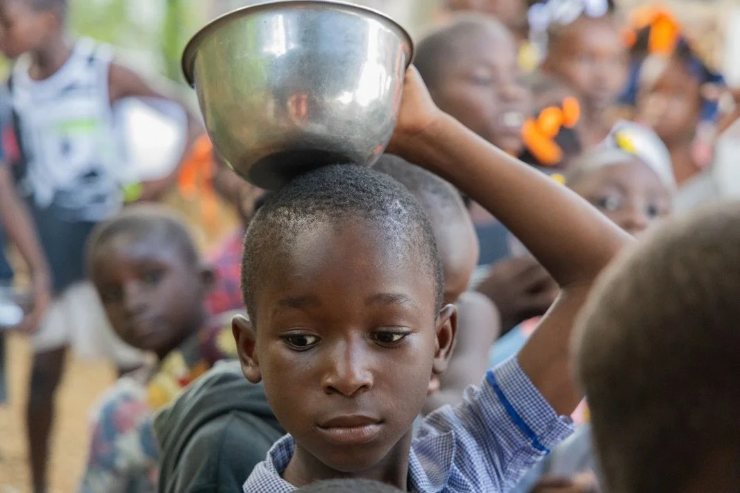 We are so thankful for @fmsc_org and for the partners who helped make this possible. Because of their generosity, we were able to bring a MannaPack food distribution to the children in Versailles.

Seeing the joy on their faces reminded us how much t