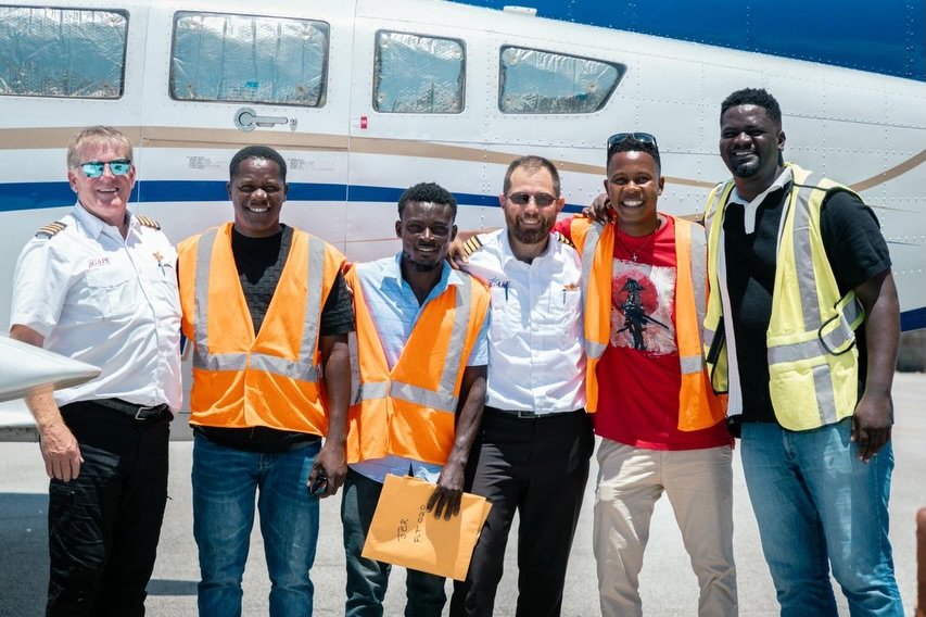 This week, we were blessed to welcome support from
@agapeflights bringing much-needed supplies to Jeremie 

Because of their generosity and partnership, we&rsquo;re able to continue serving families, supporting those in need, and being the hands and 