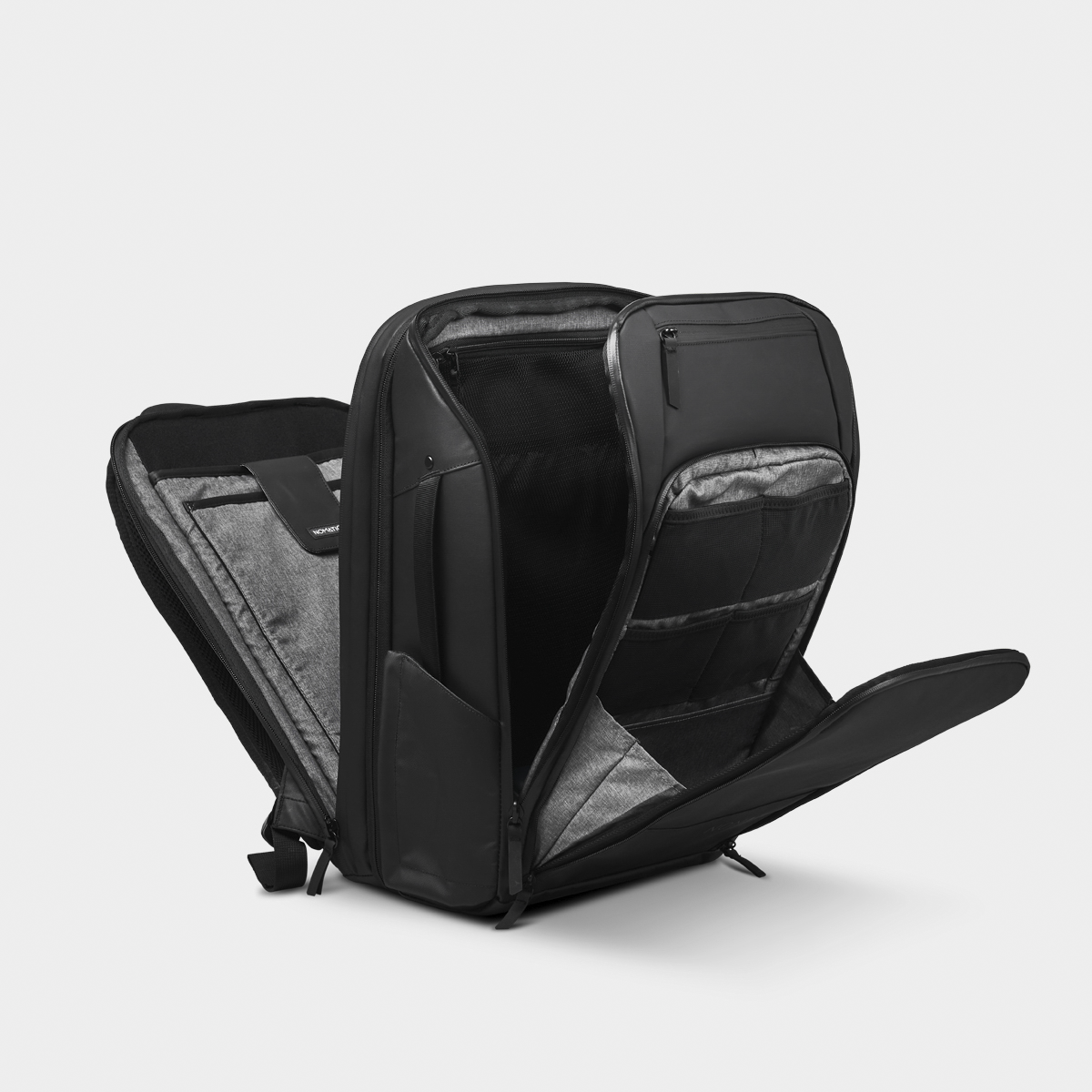 TRPK30-BLK-02_TravelPack20L_NOMATIC_ecomm_35.png
