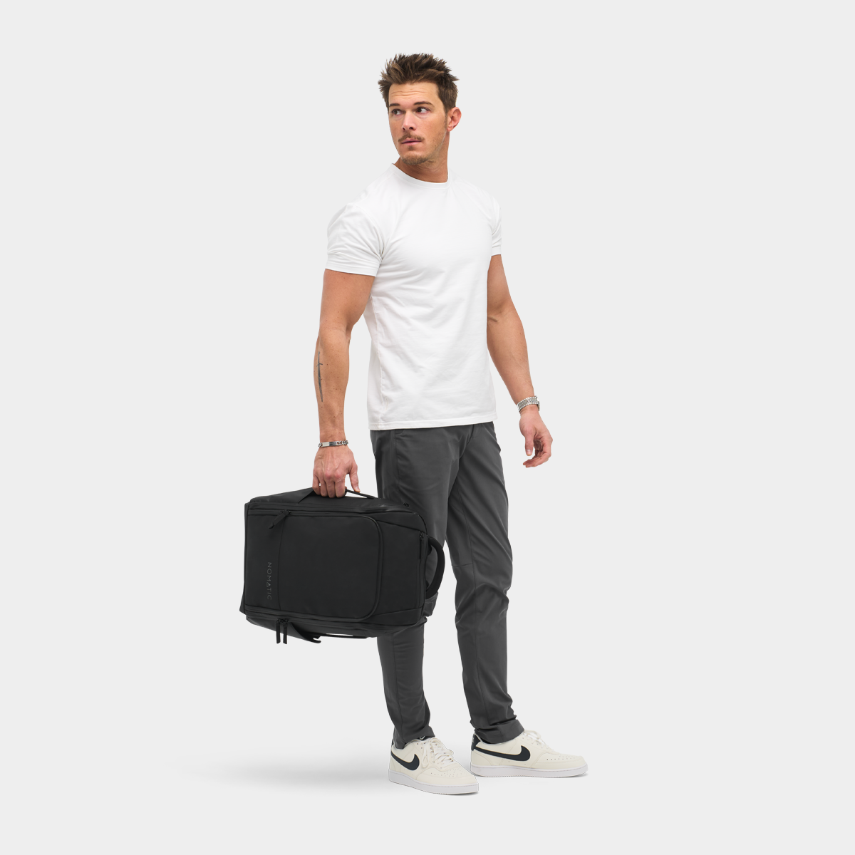 EDBK25-BLK-02_Backpack20L_Black_OM_NOMATIC_17.png