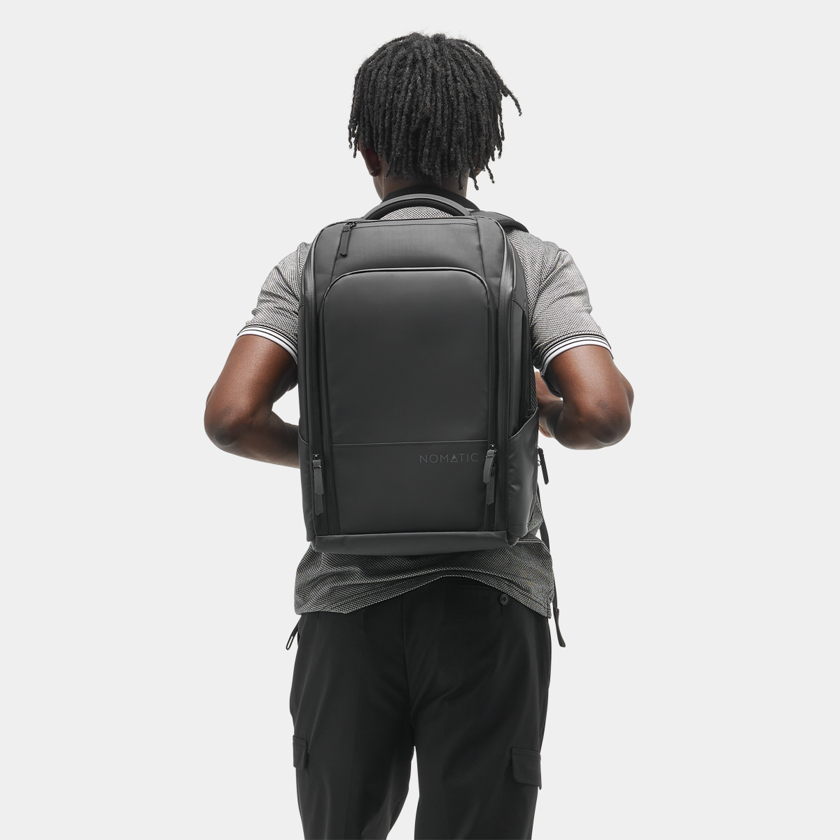 TRPK14-BLK-01_TravelPack14L_Black_NOMATIC_OM_01.png
