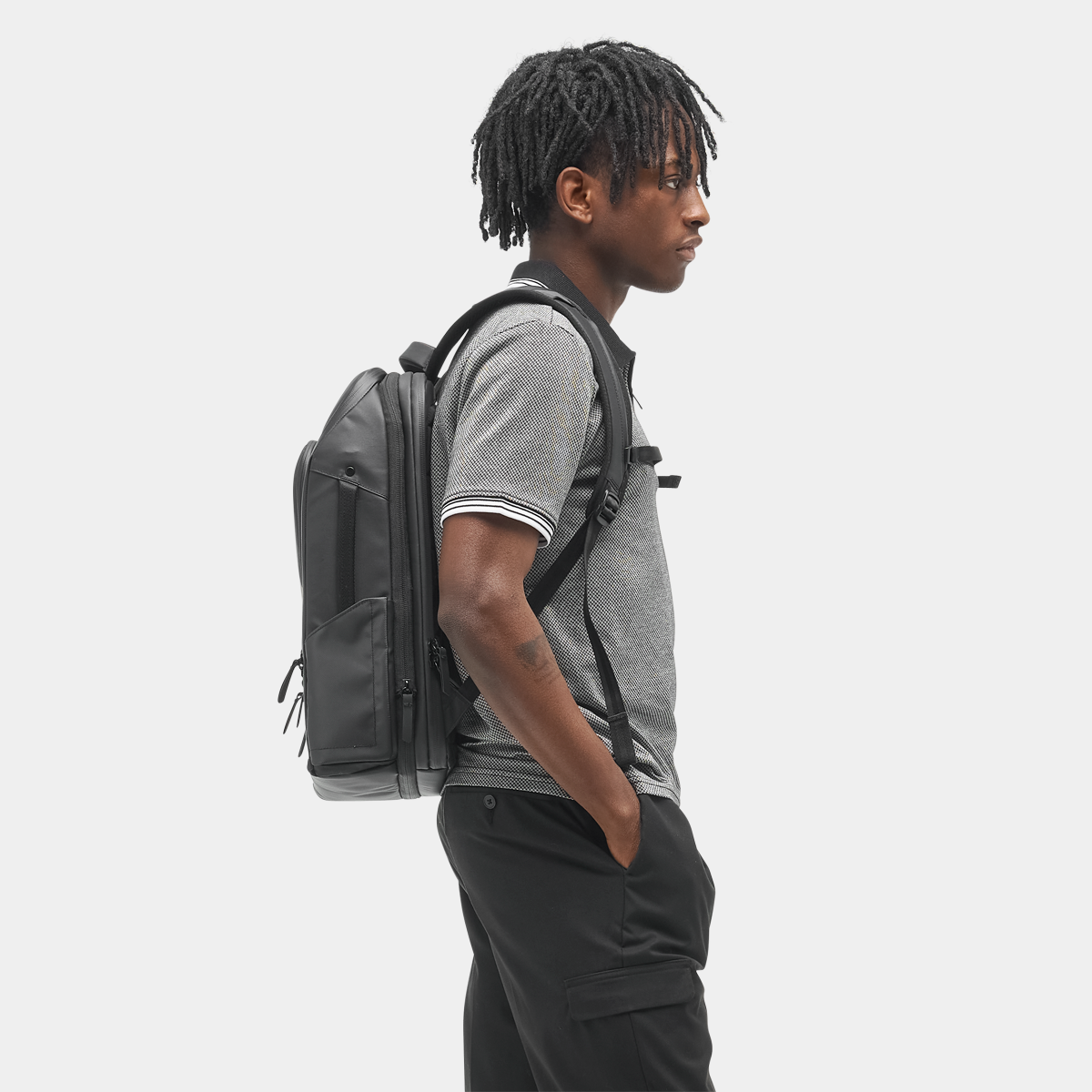 TRPK14-BLK-01_TravelPack14L_Black_NOMATIC_OM_06.png