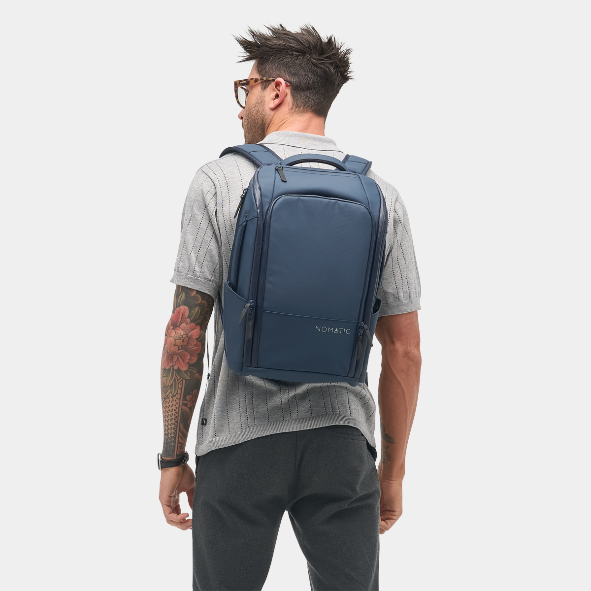 EDBK14-NVY-01_Backpack-14L_Navy_NOMATIC_OM_01.png