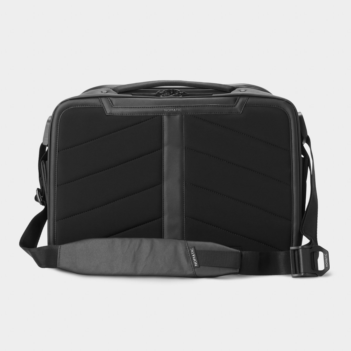 EDMB15-BLK-02_MessengerBag_Nomatic_Back.png