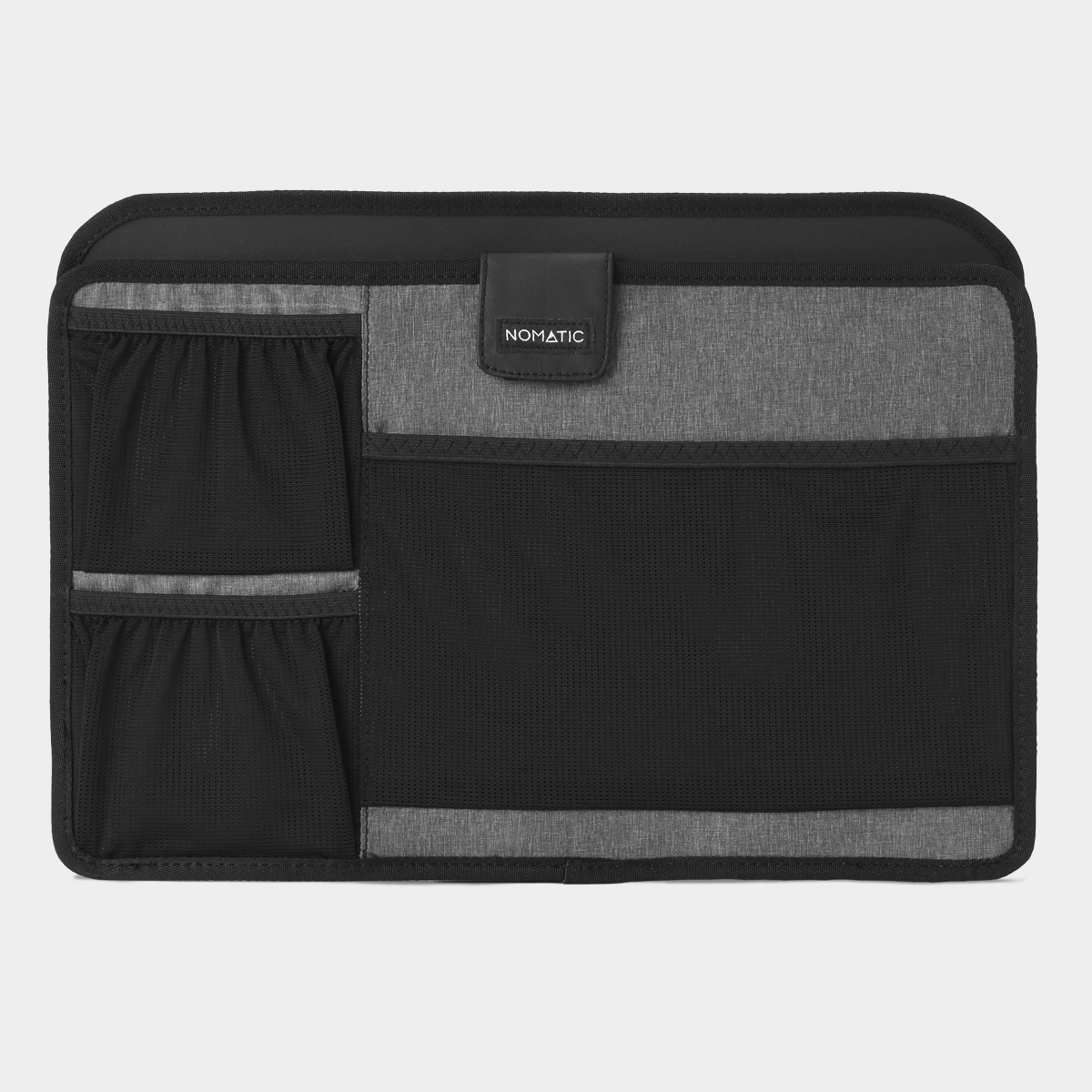 EDMB15-BLK-02_MessengerBag_Nomatic_Panel_Tech_Front.png