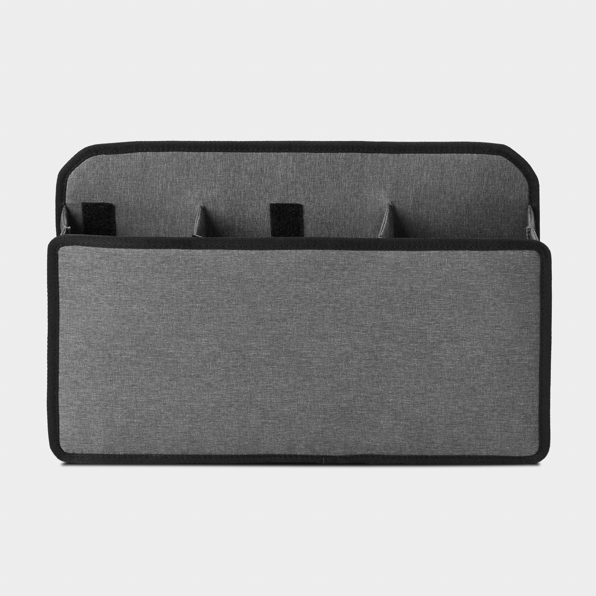 EDMB15-BLK-02_MessengerBag_Nomatic_Panel_Compartment_Front.png