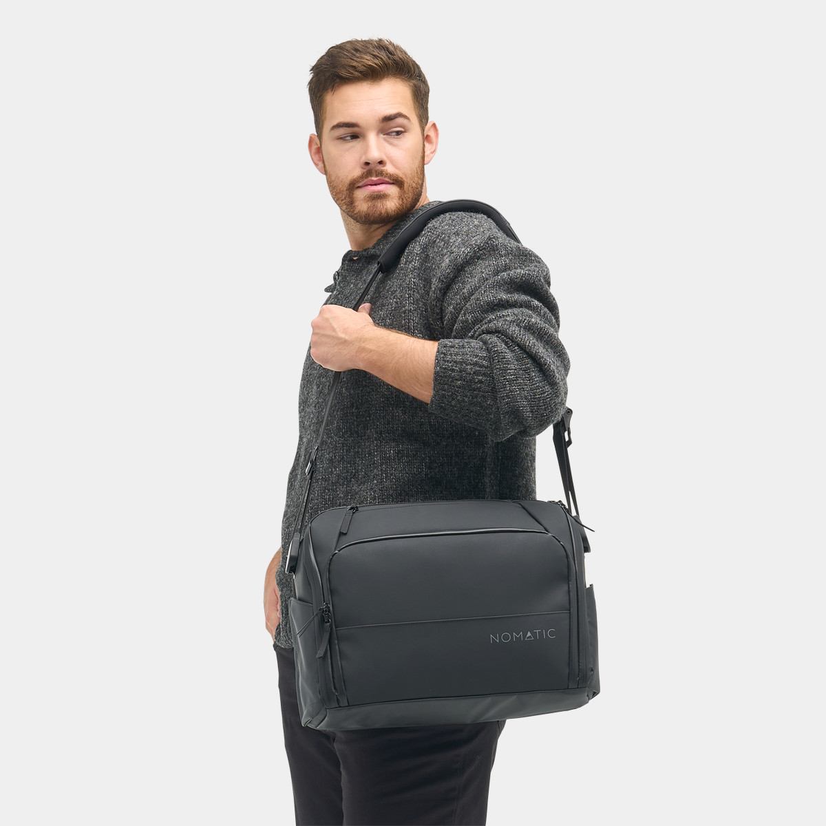 EDMB15-BLK-02_MessengerBag_BLACK_NOMATIC_OM_01.png