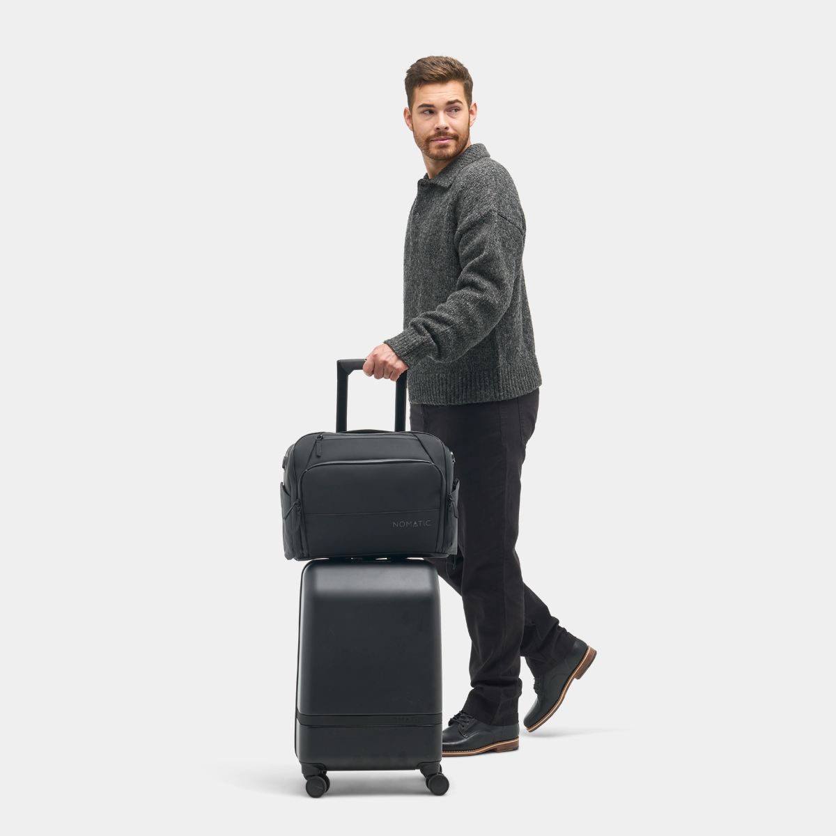 EDMB15-BLK-02_MessengerBag_BLACK_NOMATIC_OM_04_5438e706-9085-44a9-bd1c-a15e8f3f897c.png