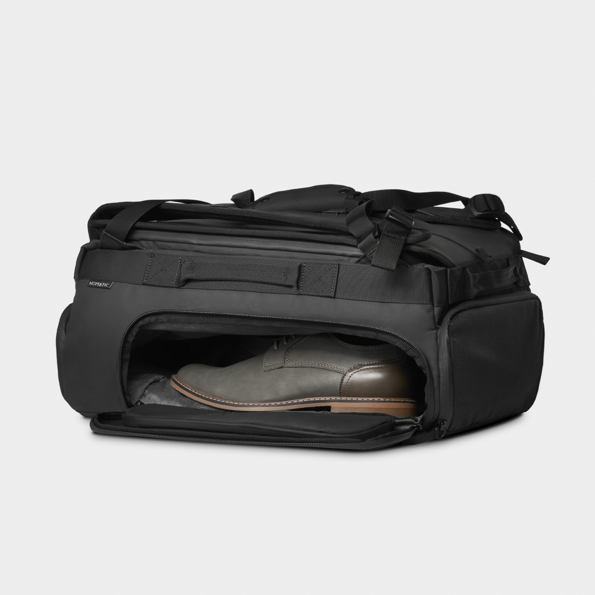 TRBG30-BLK-02_TravelBag30L_Nomatic_ShoeAngle.png