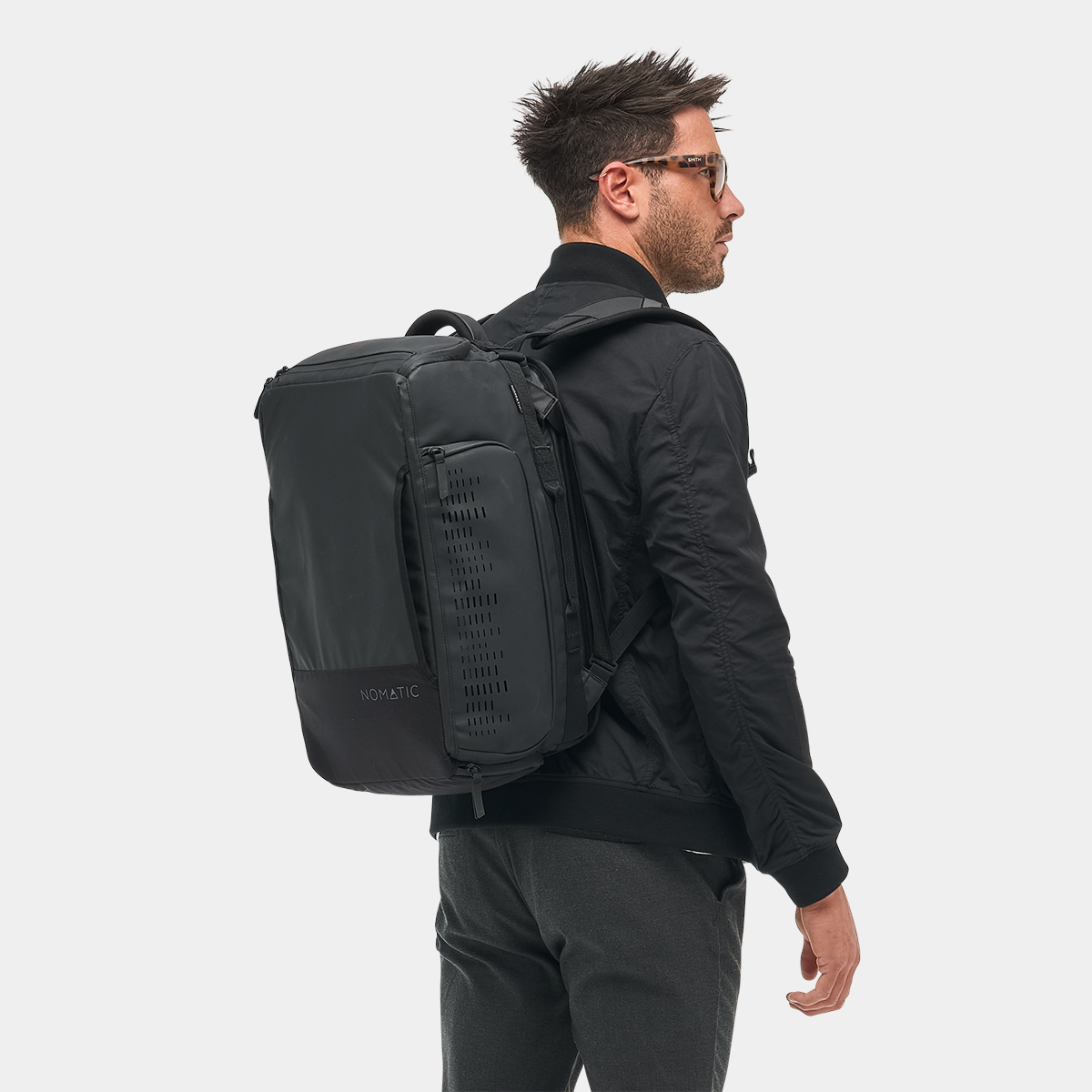 TRBG30-BLK-02_TravelBag30L_Black_NOMATIC_OM_07.png
