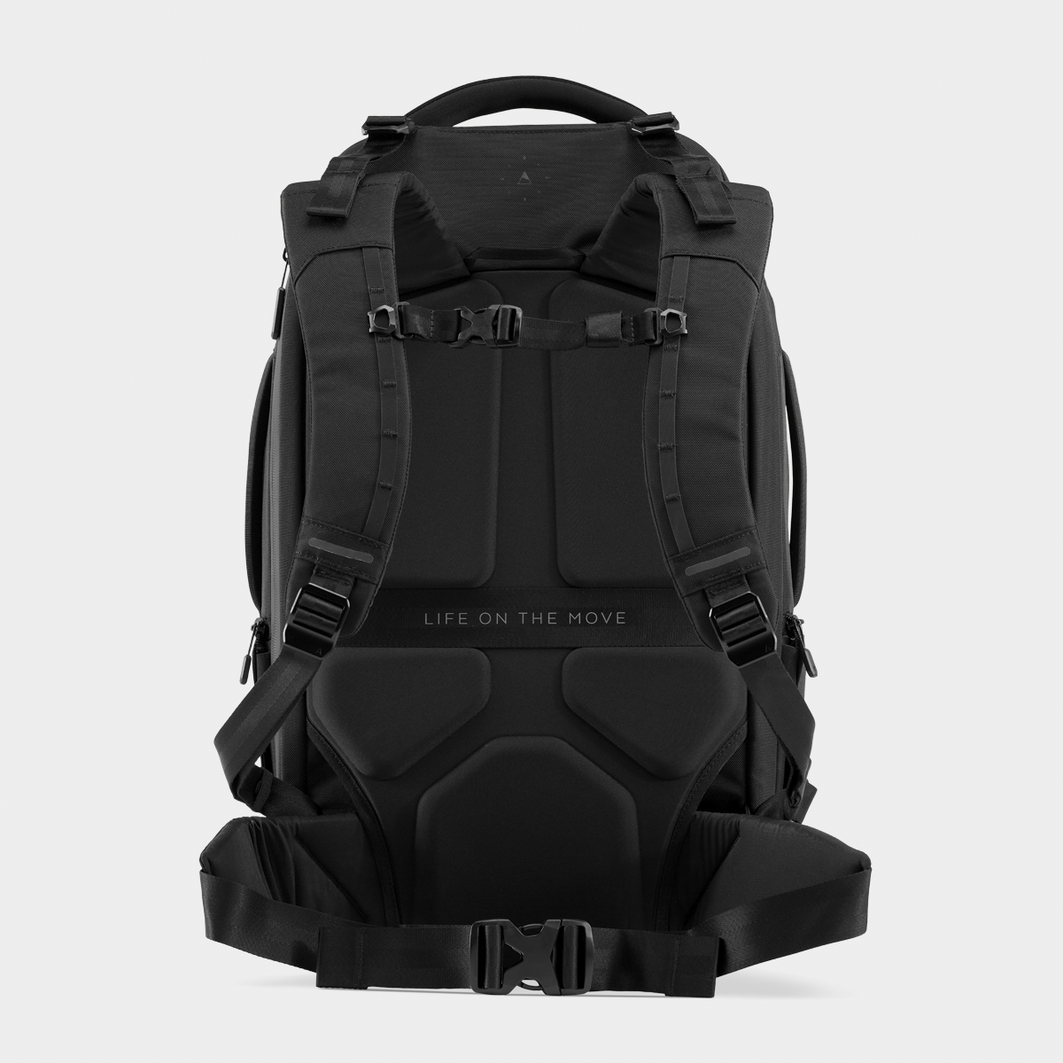 NVTP32-BLK-01_NavigatorTravelPack32L_NOMATIC_ECOMM__Black_Back_WaistStraps.png